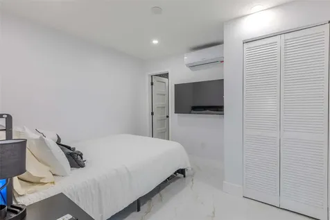 2633 NW Taft Street Hollywood FL 33020