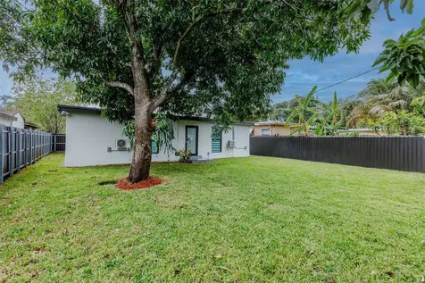 2633 NW Taft Street Hollywood FL 33020