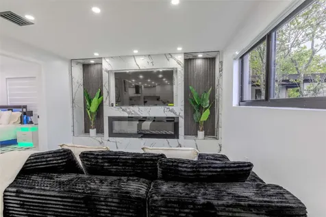 2633 NW Taft Street Hollywood FL 33020