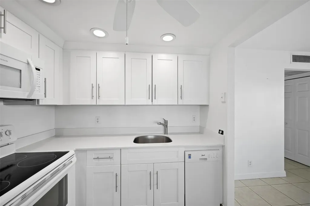 451 Monaco J Delray Beach FL 33446