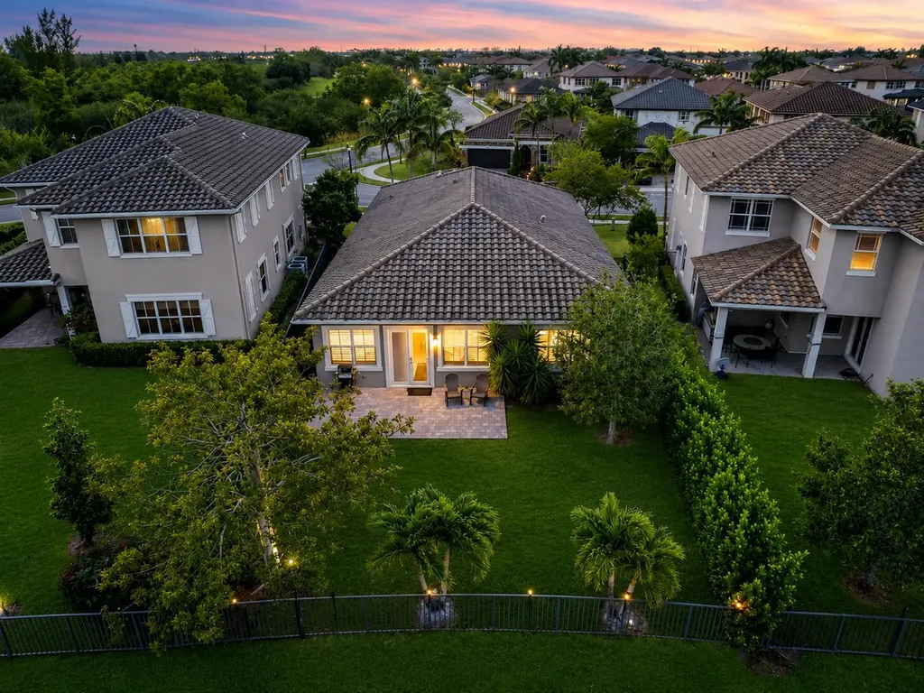 8550 Lakeside Bend Parkland FL 33076