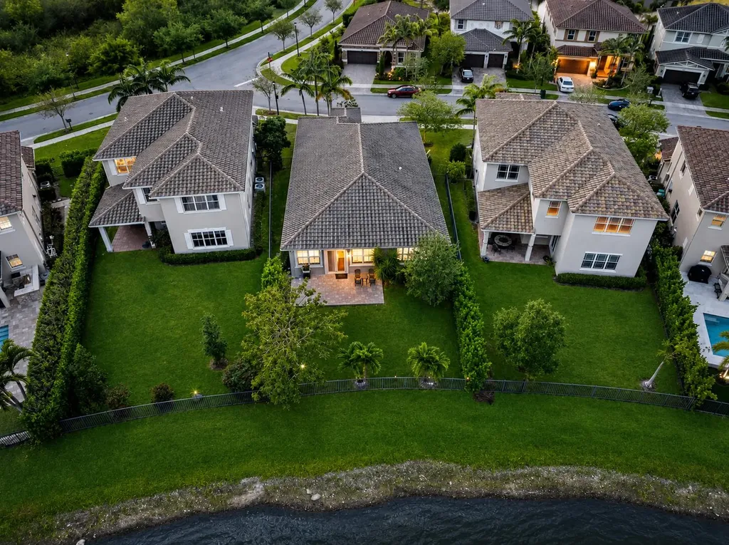 8550 Lakeside Bend Parkland FL 33076
