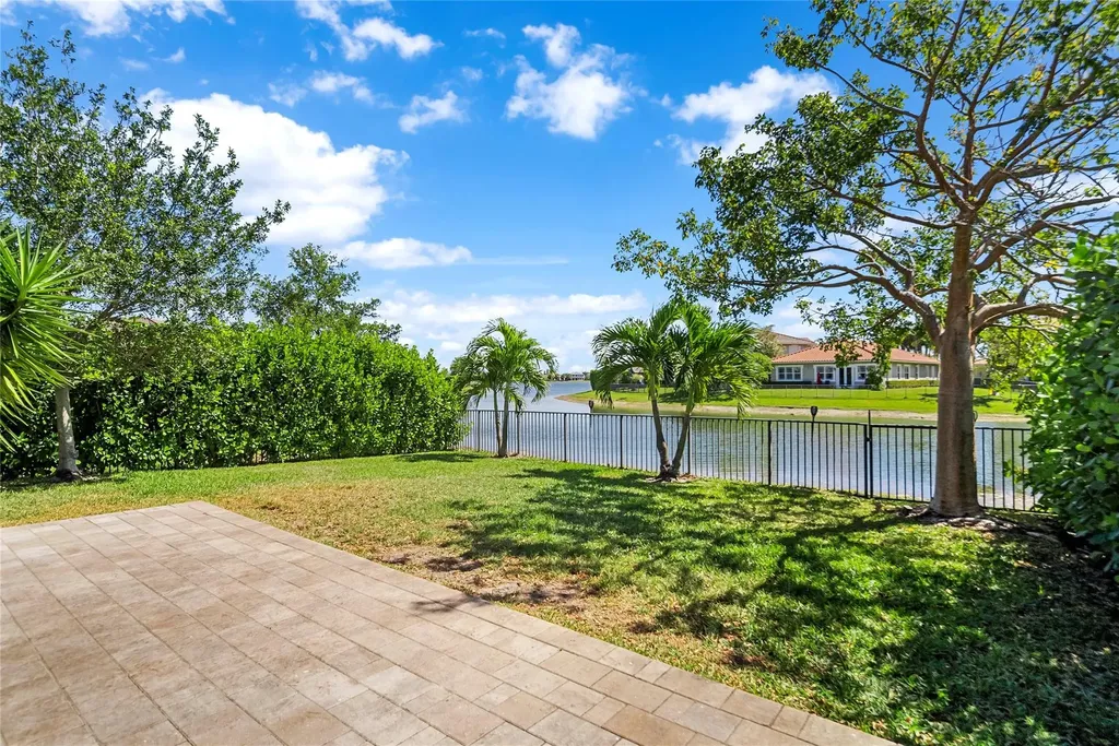 8550 Lakeside Bend Parkland FL 33076