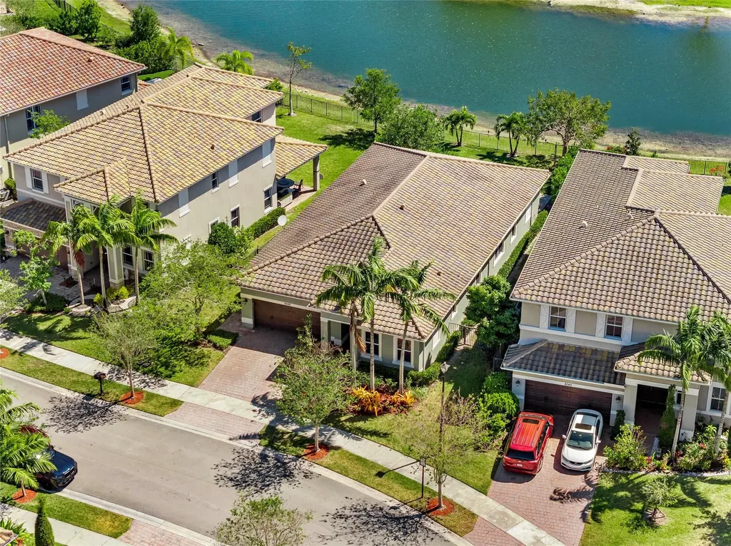 8550 Lakeside Bend Parkland FL 33076