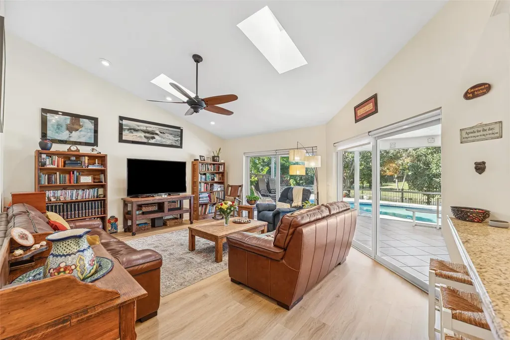 128 NW 110th Way Coral Springs FL 33071