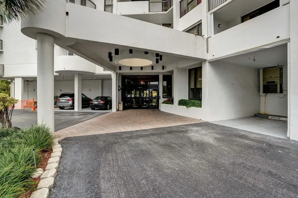 1361 S Ocean Bl Pompano Beach FL 33062