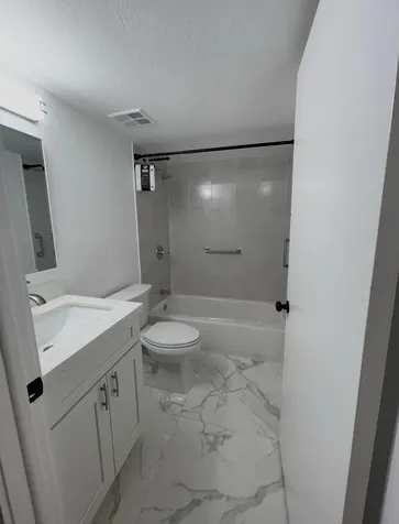 7035 NW 186th Street Hialeah FL 33015