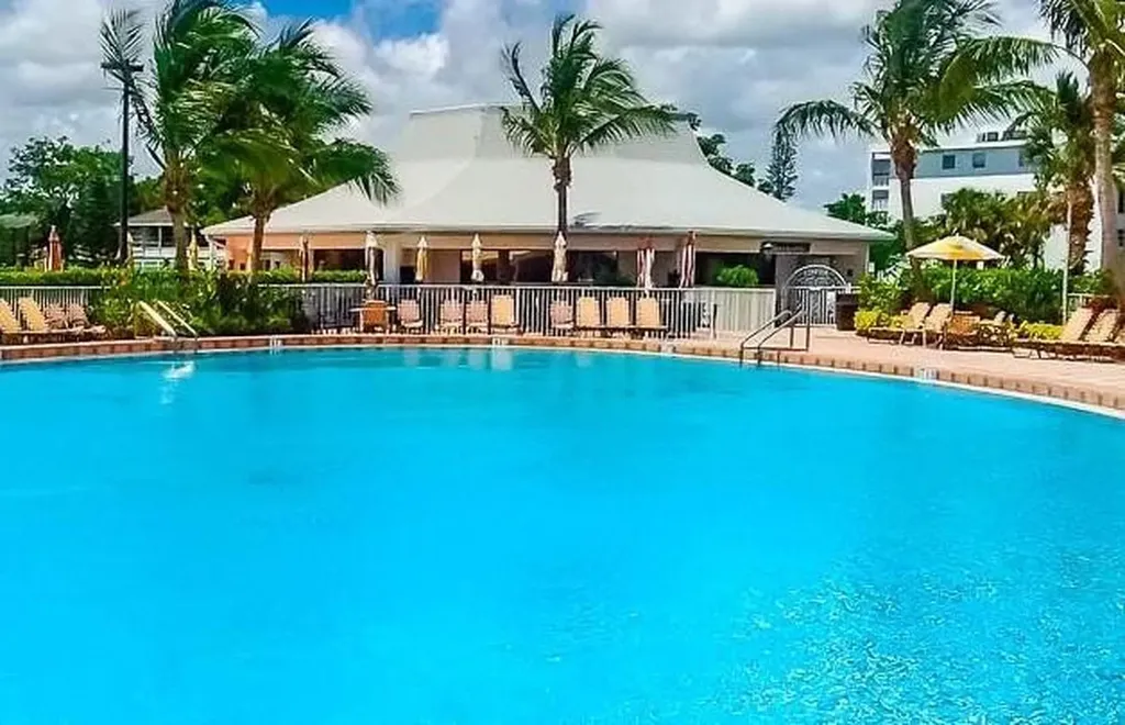 290 Farnham M Deerfield Beach FL 33442