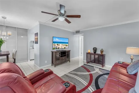 290 Farnham M Deerfield Beach FL 33442