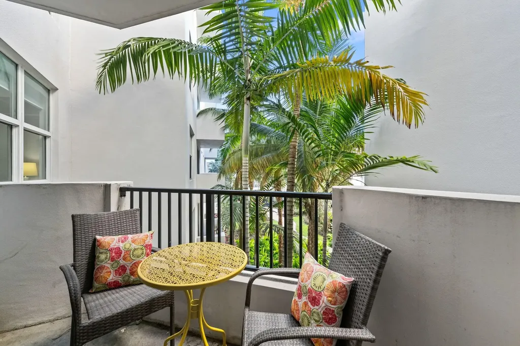 2421 NE 65th Street Fort Lauderdale FL 33308