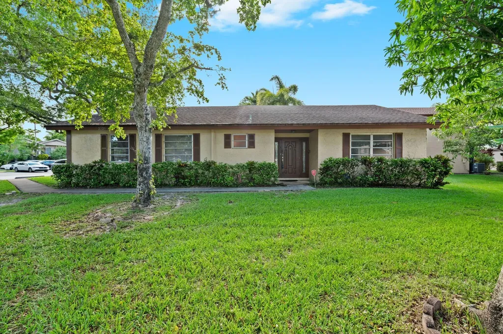 2229 Nova Village Drive Davie FL 33317