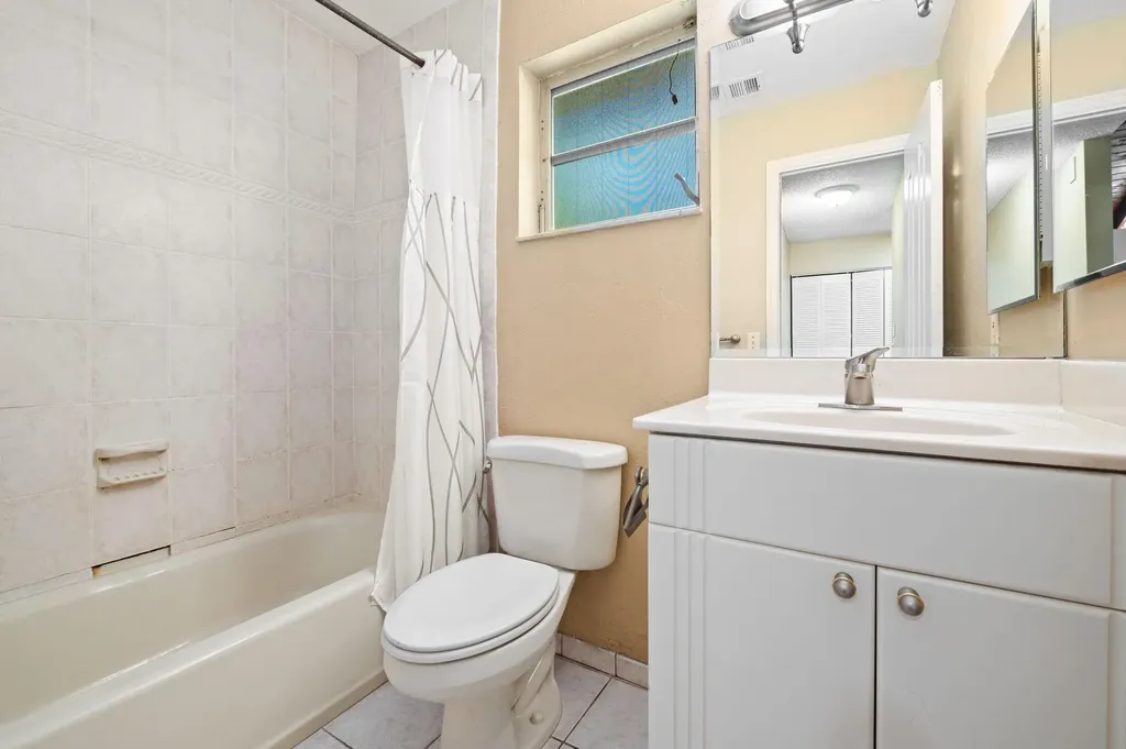 2229 Nova Village Drive Davie FL 33317