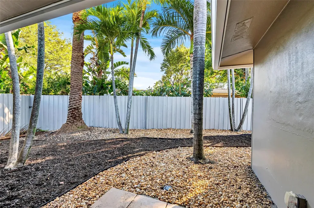 1760 NE 40th Court Oakland Park FL 33334