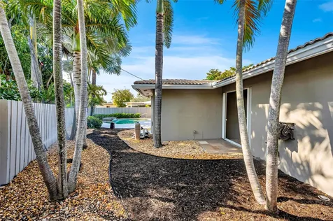 1760 NE 40th Court Oakland Park FL 33334
