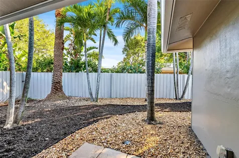 1760 NE 40th Court Oakland Park FL 33334