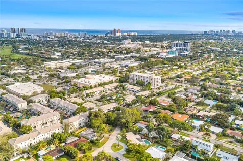 1760 NE 40th Court Oakland Park FL 33334