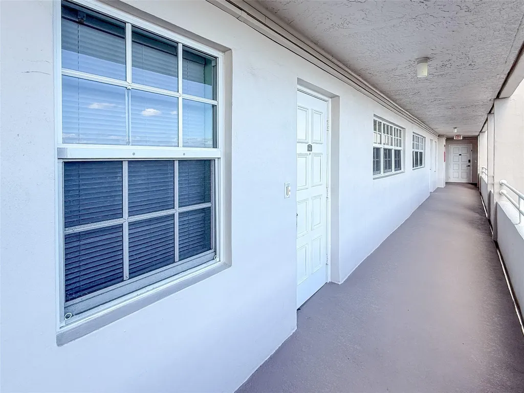605 Oaks Drive Pompano Beach FL 33069