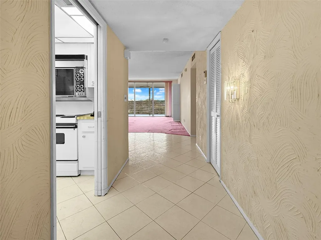605 Oaks Drive Pompano Beach FL 33069