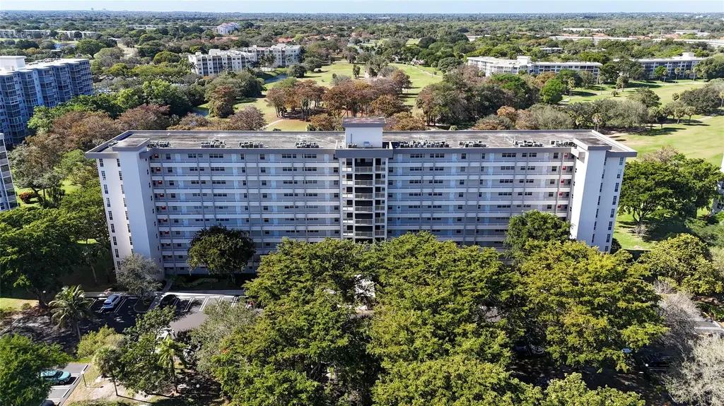 605 Oaks Drive Pompano Beach FL 33069