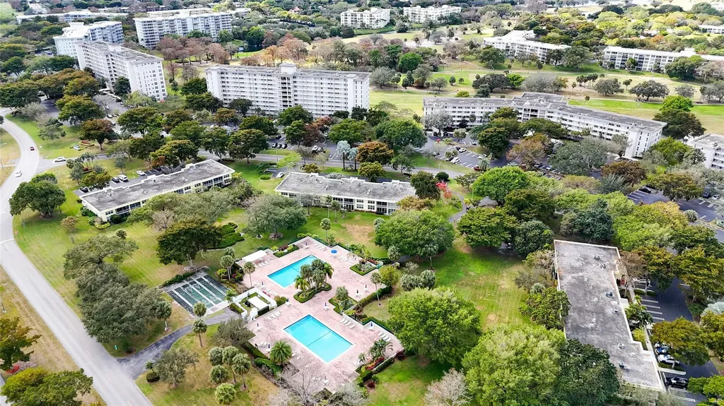 605 Oaks Drive Pompano Beach FL 33069