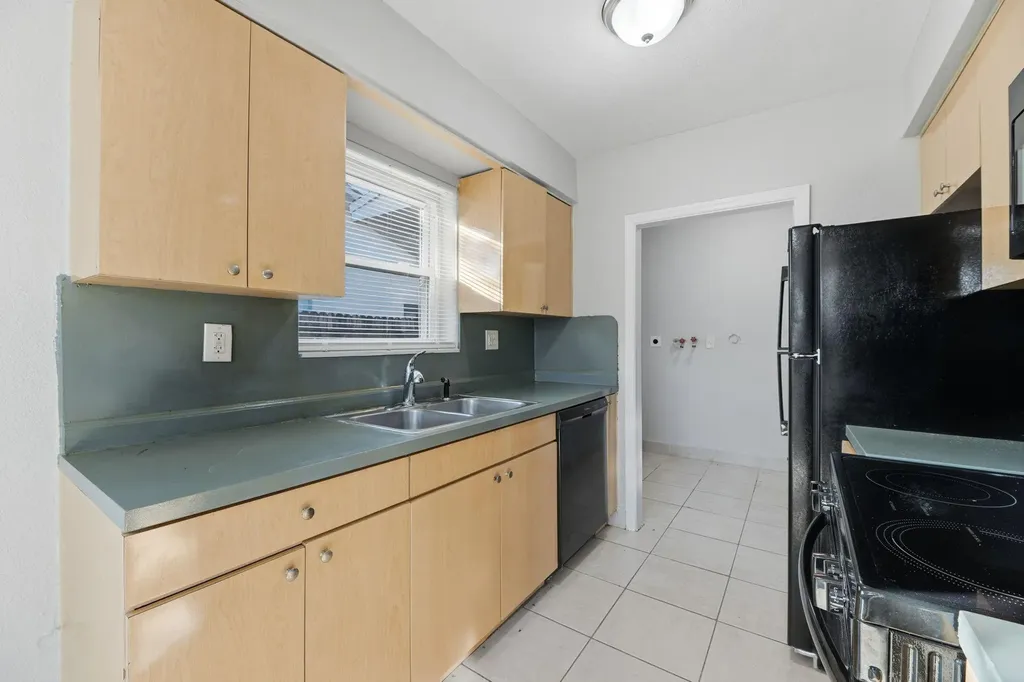 5649 SW 36th Court West Park FL 33023