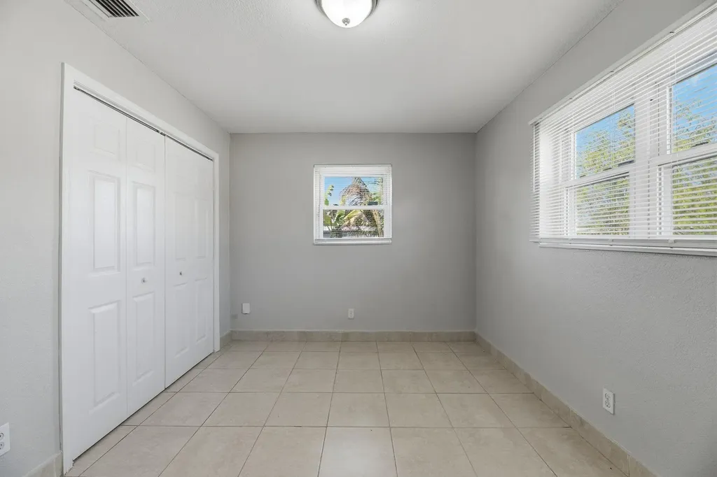 5649 SW 36th Court West Park FL 33023