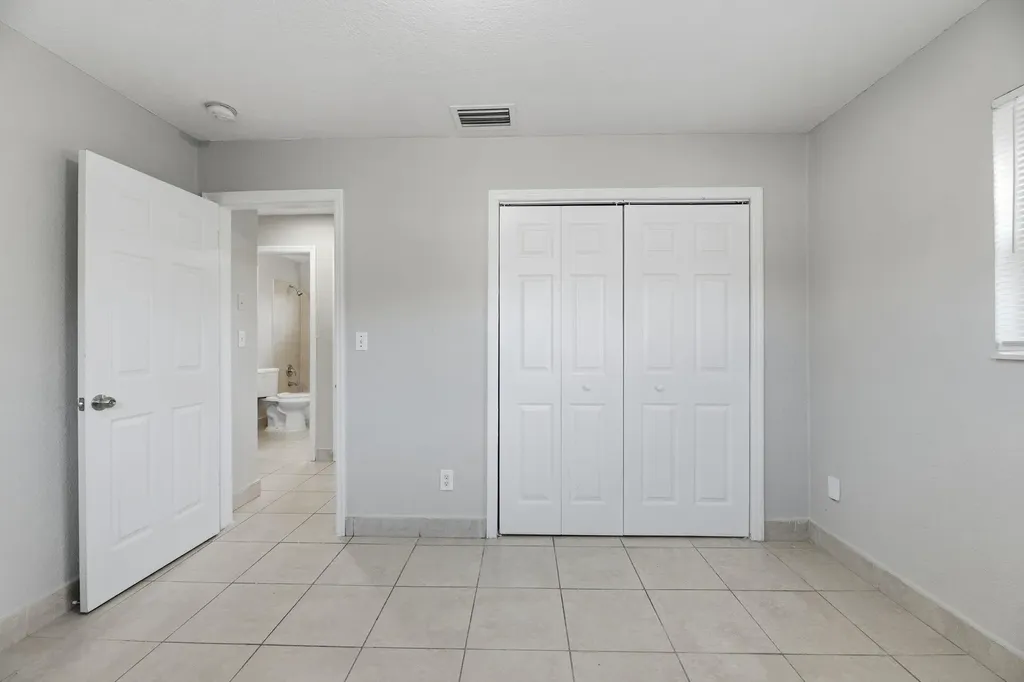 5649 SW 36th Court West Park FL 33023