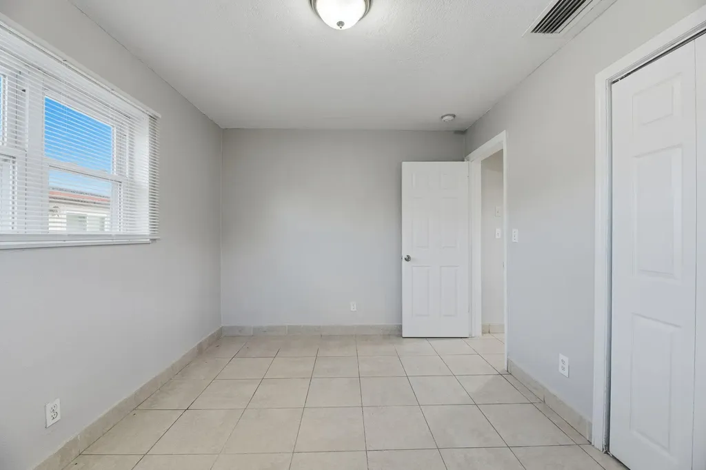 5649 SW 36th Court West Park FL 33023