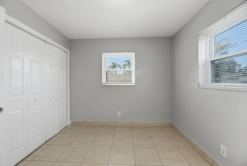 5649 SW 36th Court West Park FL 33023
