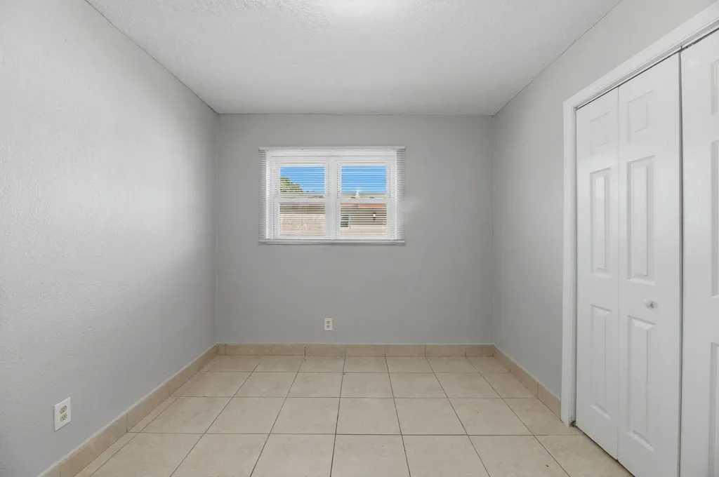 5649 SW 36th Court West Park FL 33023