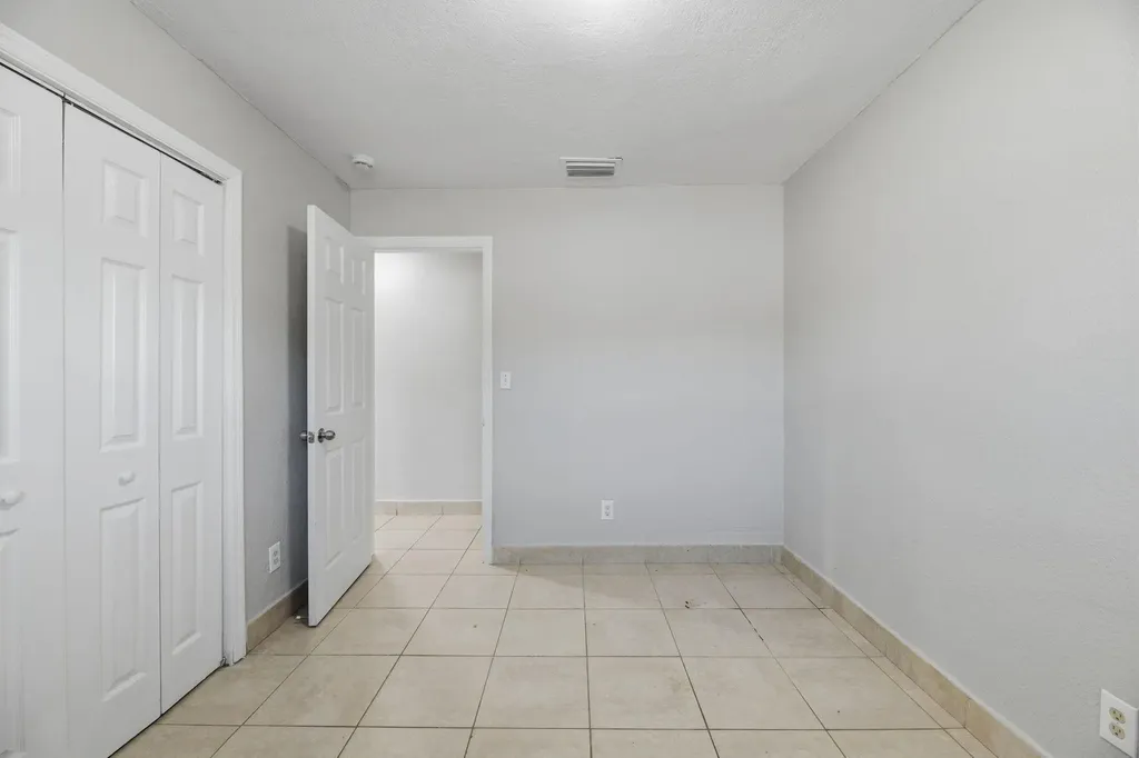 5649 SW 36th Court West Park FL 33023