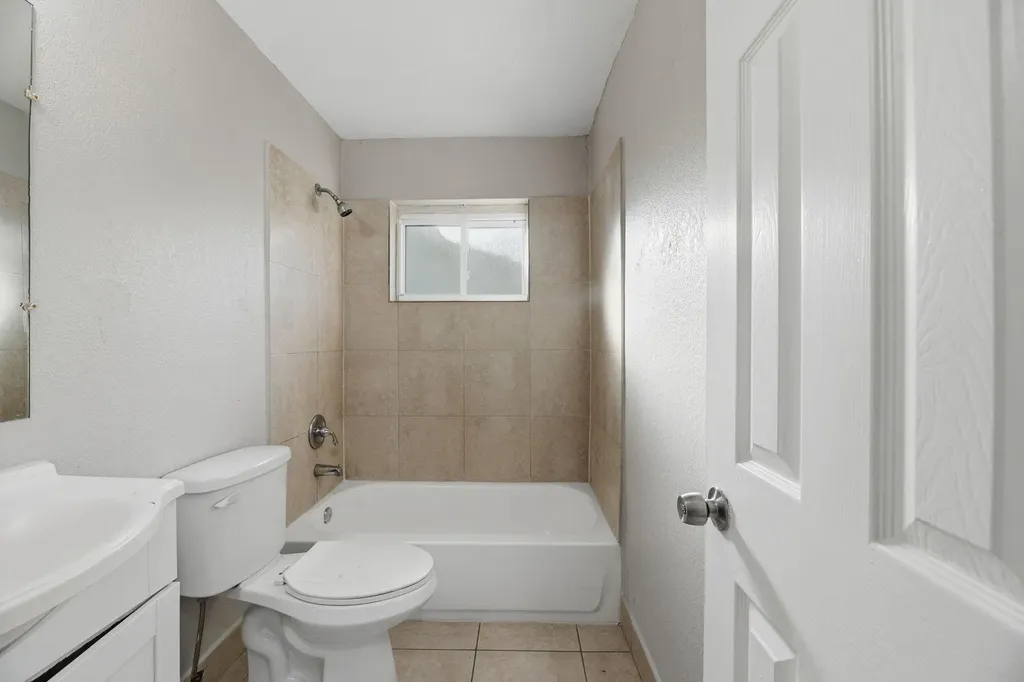 5649 SW 36th Court West Park FL 33023