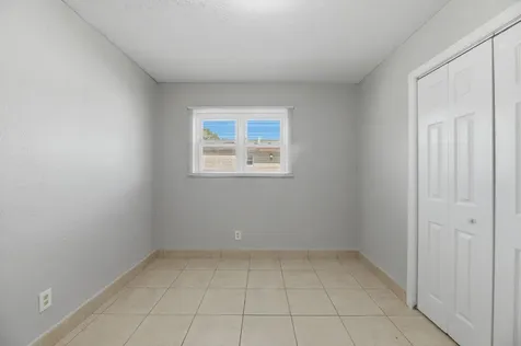 5649 SW 36th Court West Park FL 33023