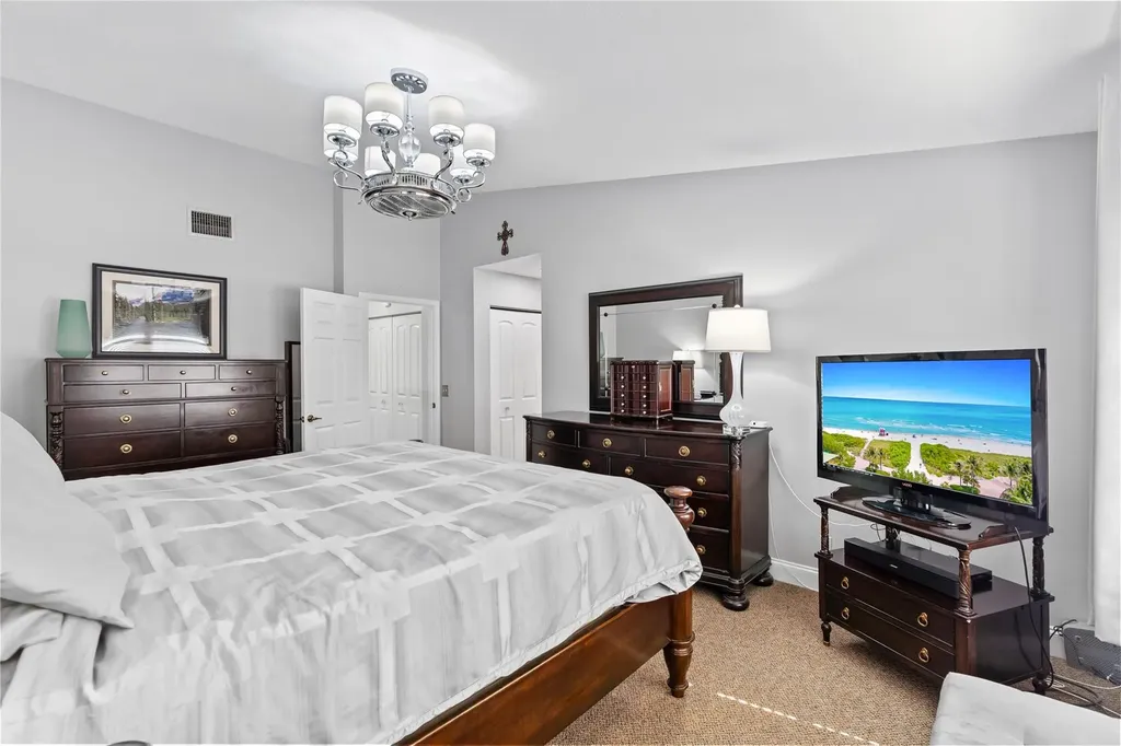9129 N Vineyard Lake Drive Plantation FL 33324