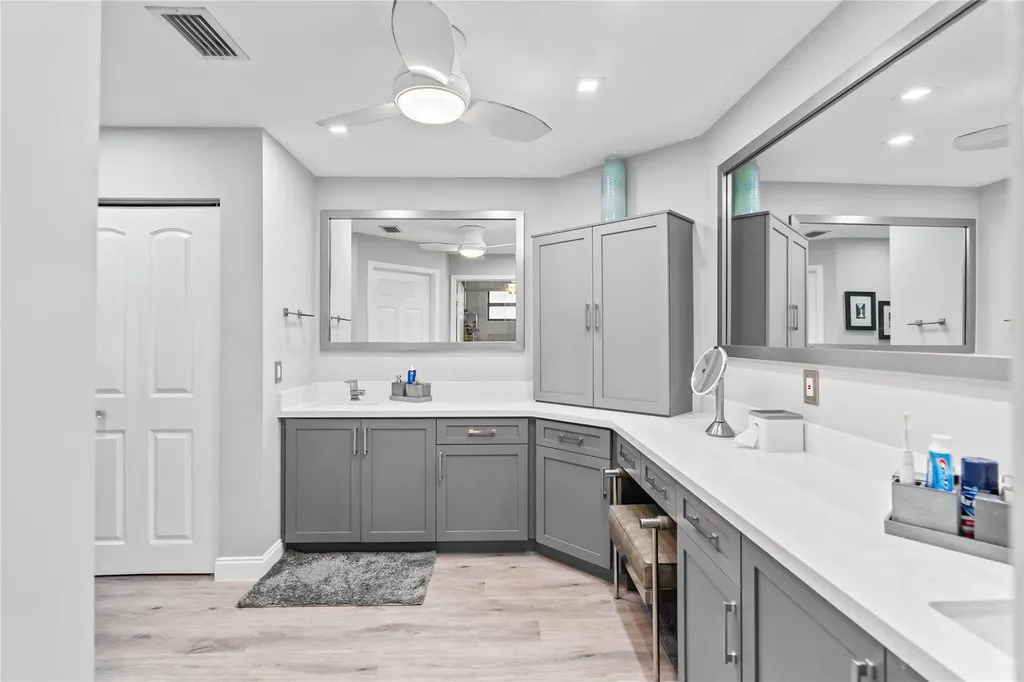 9129 N Vineyard Lake Drive Plantation FL 33324