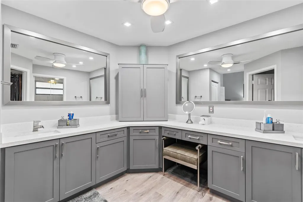 9129 N Vineyard Lake Drive Plantation FL 33324