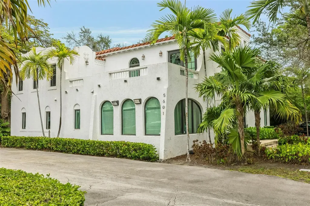 445 NE 56 Miami FL 33137