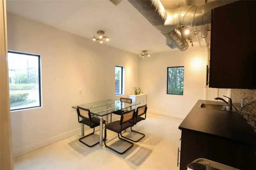 445 NE 56 Miami FL 33137