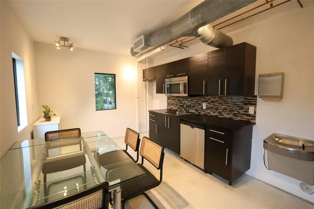445 NE 56 Miami FL 33137