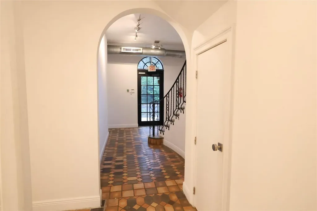 445 NE 56 Miami FL 33137