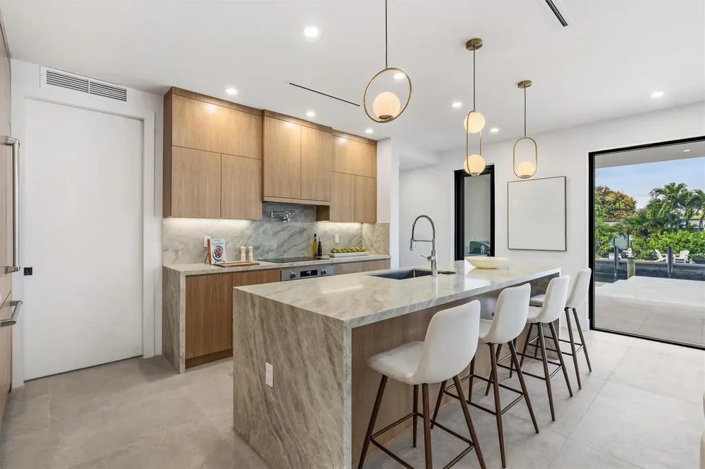 1113 Avocado Isle Fort Lauderdale FL 33315