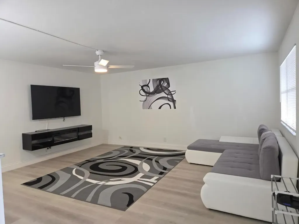 352 Brittany H Delray Beach FL 33446