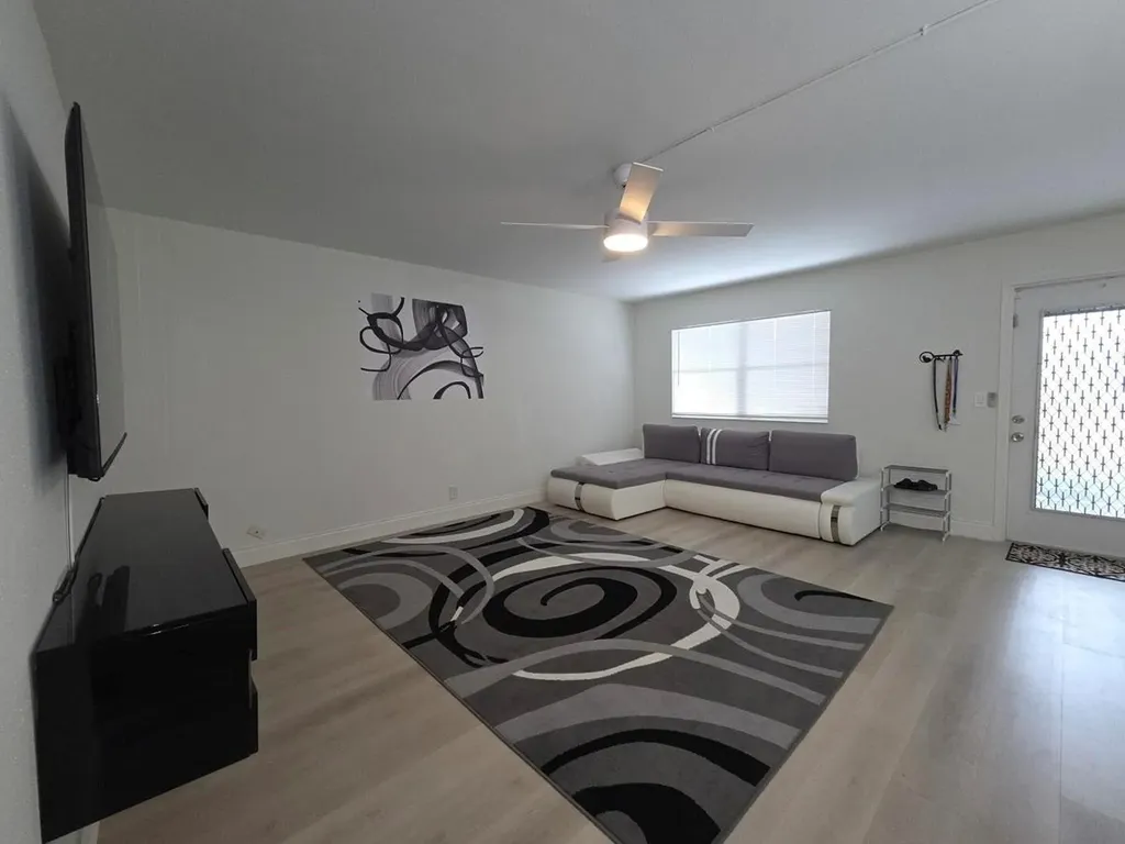 352 Brittany H Delray Beach FL 33446