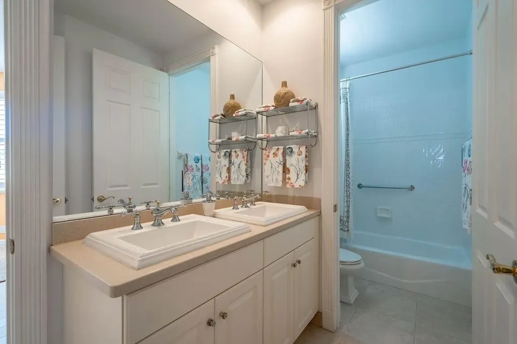 2825 Marina Circle Lighthouse Point FL 33064