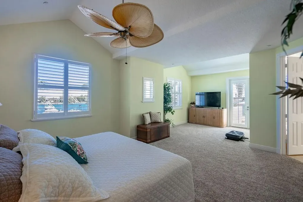 2825 Marina Circle Lighthouse Point FL 33064