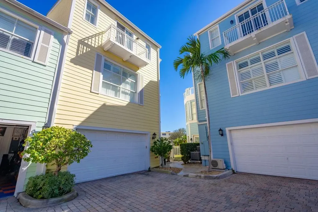 2825 Marina Circle Lighthouse Point FL 33064