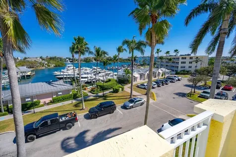 2825 Marina Circle Lighthouse Point FL 33064