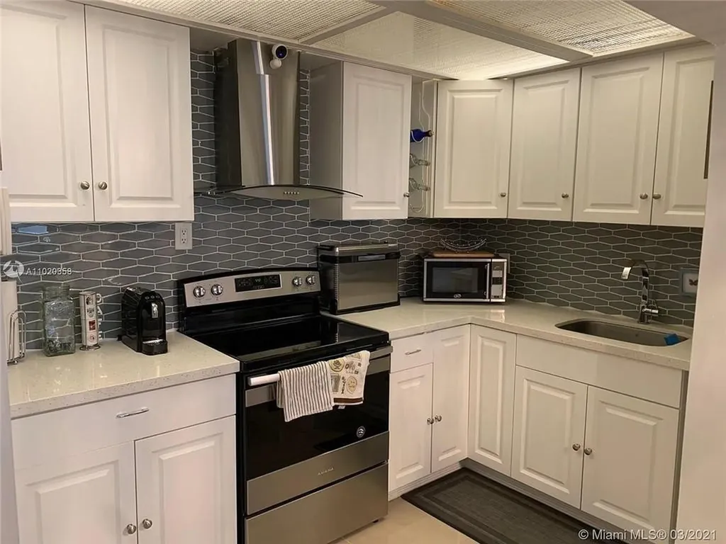 1560 Mckinley Street Hollywood FL 33020