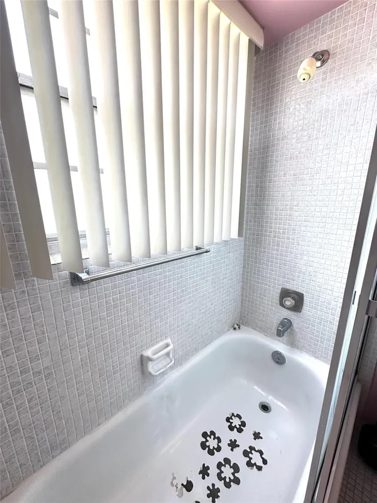124 Ventnor F Deerfield Beach FL 33442
