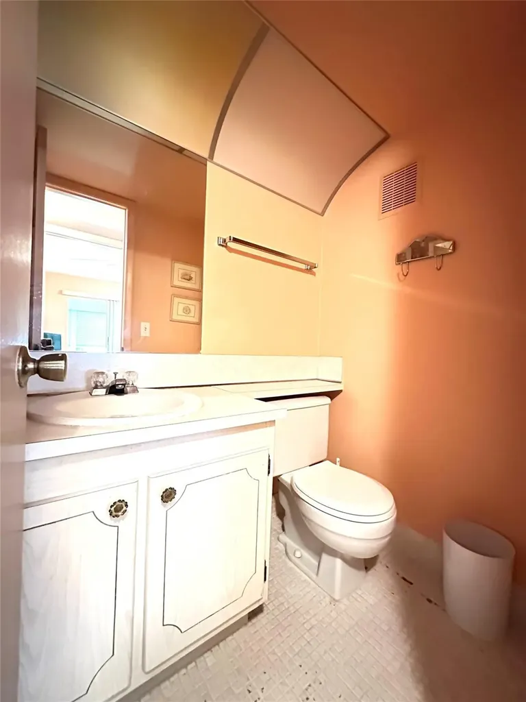 124 Ventnor F Deerfield Beach FL 33442